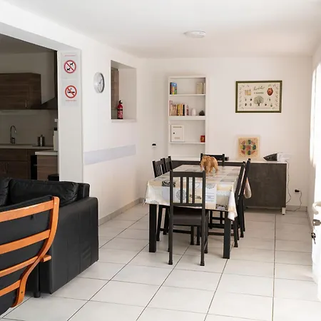 Holiday home Ecureuil Et Pinede