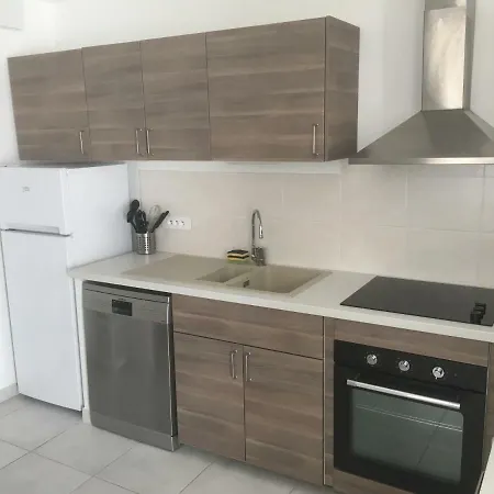 Holiday home Ecureuil Et Pinede *